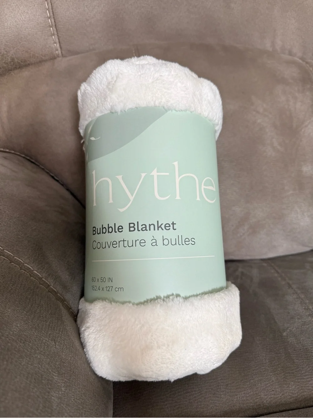 NWT HYTHE Super Soft Bubble Throw Blanket